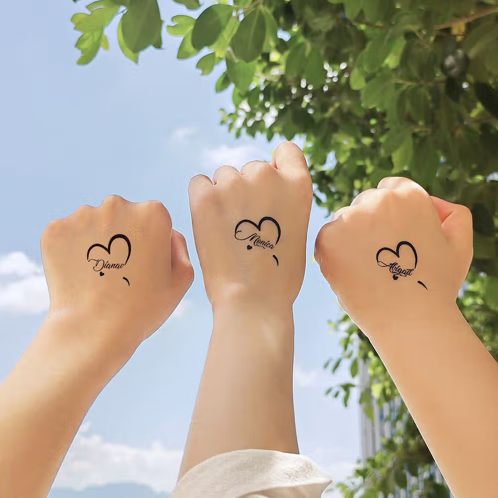 Tatouages temporaires personnalisés avec prénoms : l’art corporel éphémère à partager