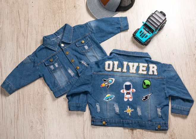 Veste en Jean Enfant Personnalisée : Le Blouson Tendance avec Écussons