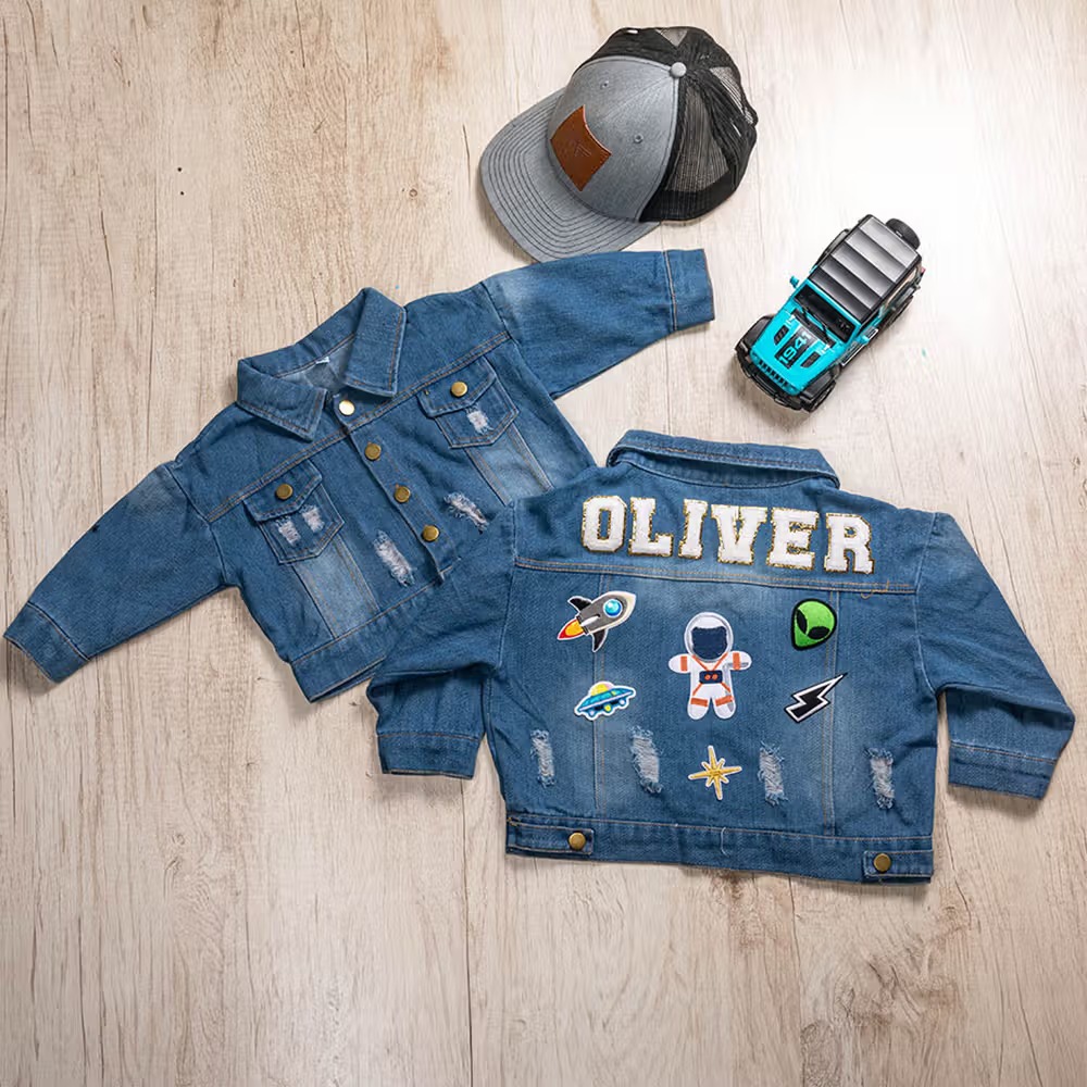Veste en Jean Enfant Personnalisée : Le Blouson Tendance avec Écussons
